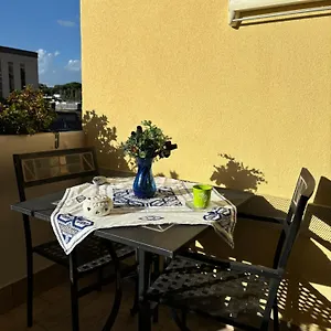 Grelly's House - In - 50 Meters From The Metro , Roma Italia
